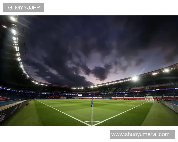 特效加持的绿茵传奇足球球星与震撼球场视觉盛宴