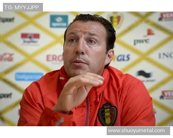 足球扁头球星崛起：突破传统技艺与独特风格的完美结合